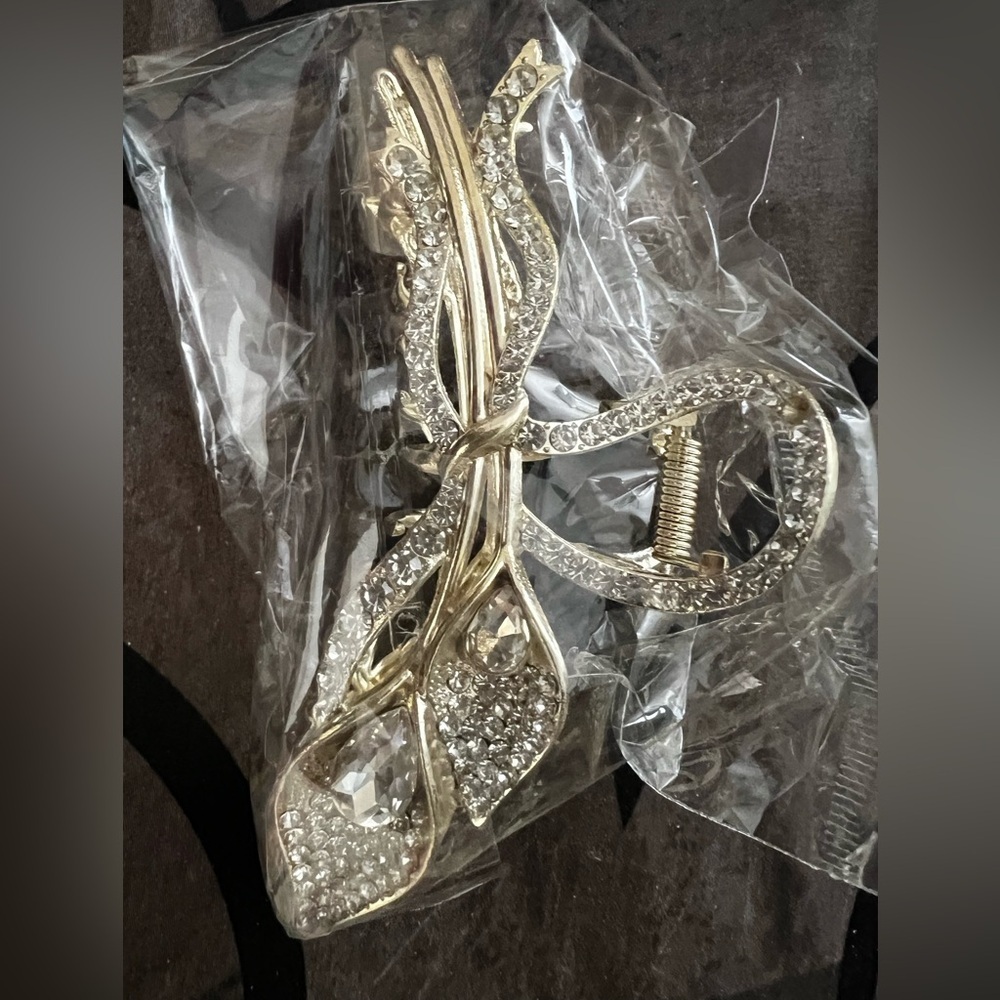 Super Elegant Embellished Hairpin to Enhance your Casual or Night Our Hair look - Picture 8 of 10